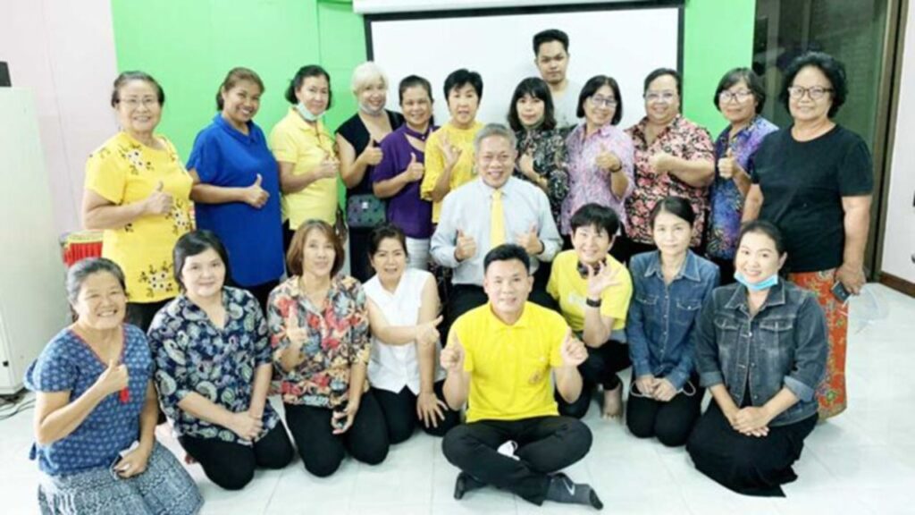 บรรยากาศแห่งความสำเร็จของผู้เข้าอบรม หลักสูตรการทำธุรกิจออนไลน์ ชุมชนร่วมเกื้อ โดยสถาบันพัฒนาฝีมือแรงงาน 13